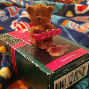 HALLMARK 91" Notes 🎶 of Cheer